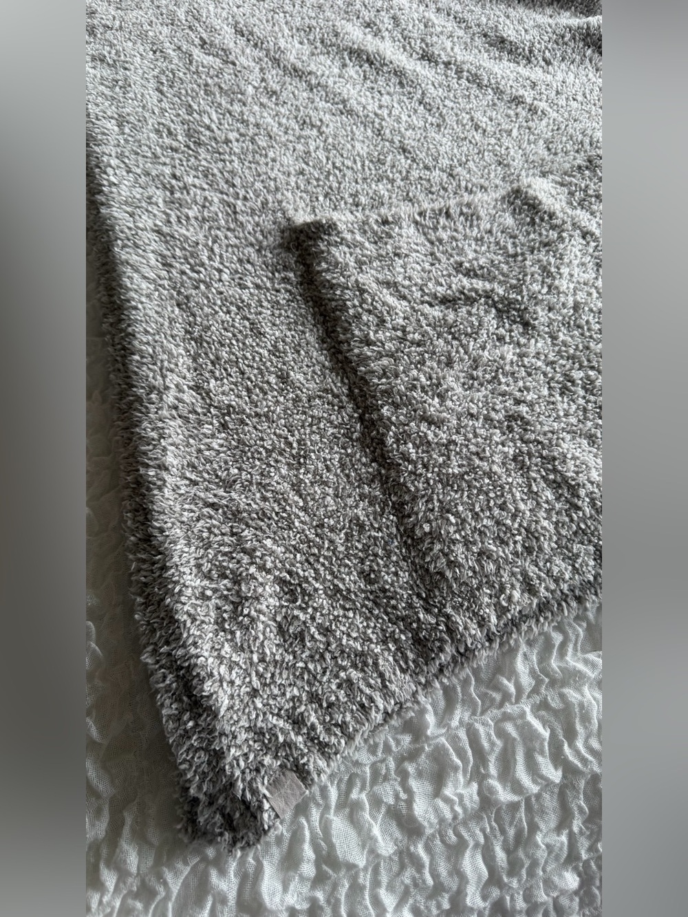 Barefoot Dreams CozyChic Wrap Pewter Pockets OS - Picture 6 of 9